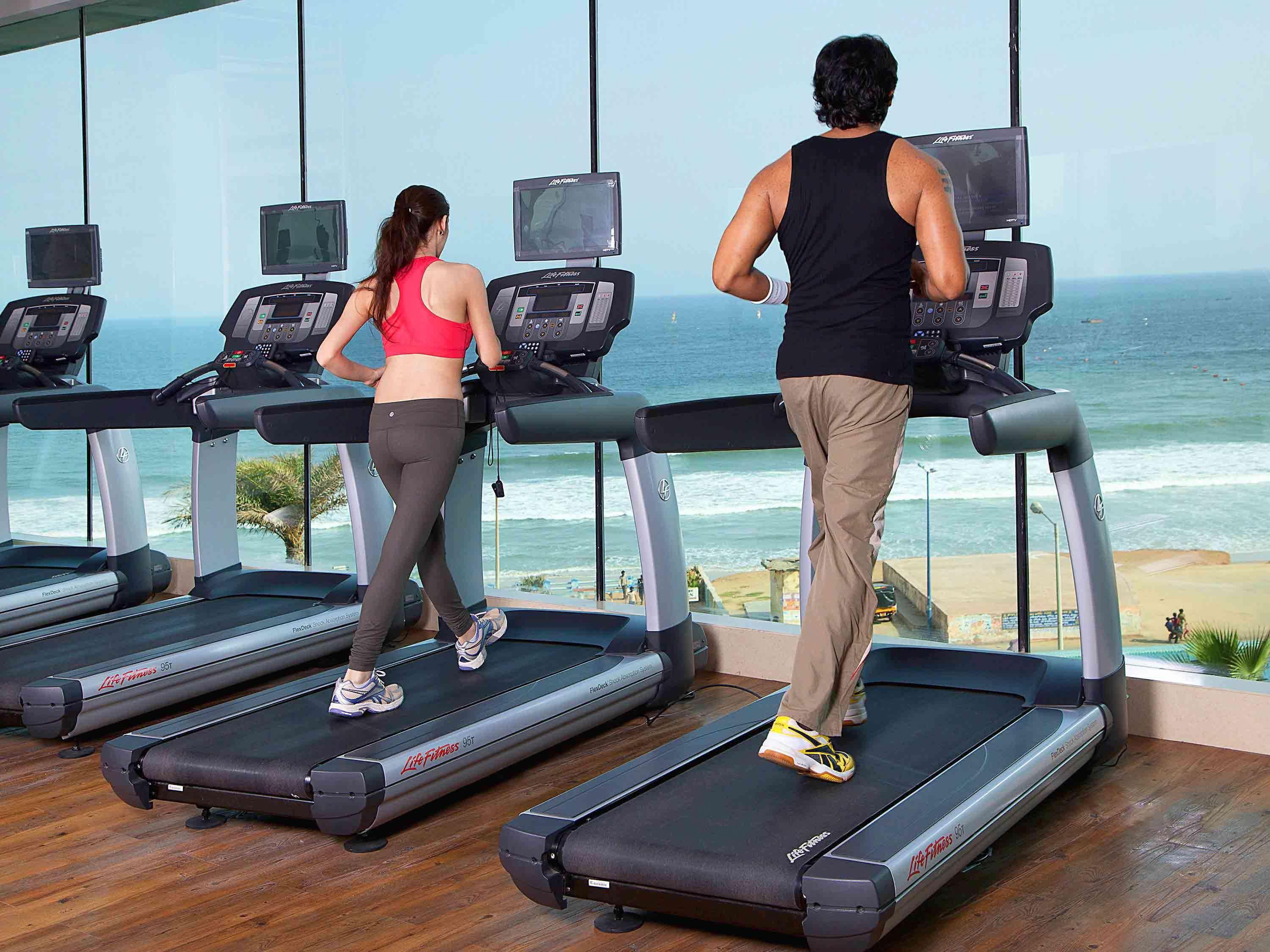 Novotel Visakhapatnam Varun Beach Exterior foto A treadmill
