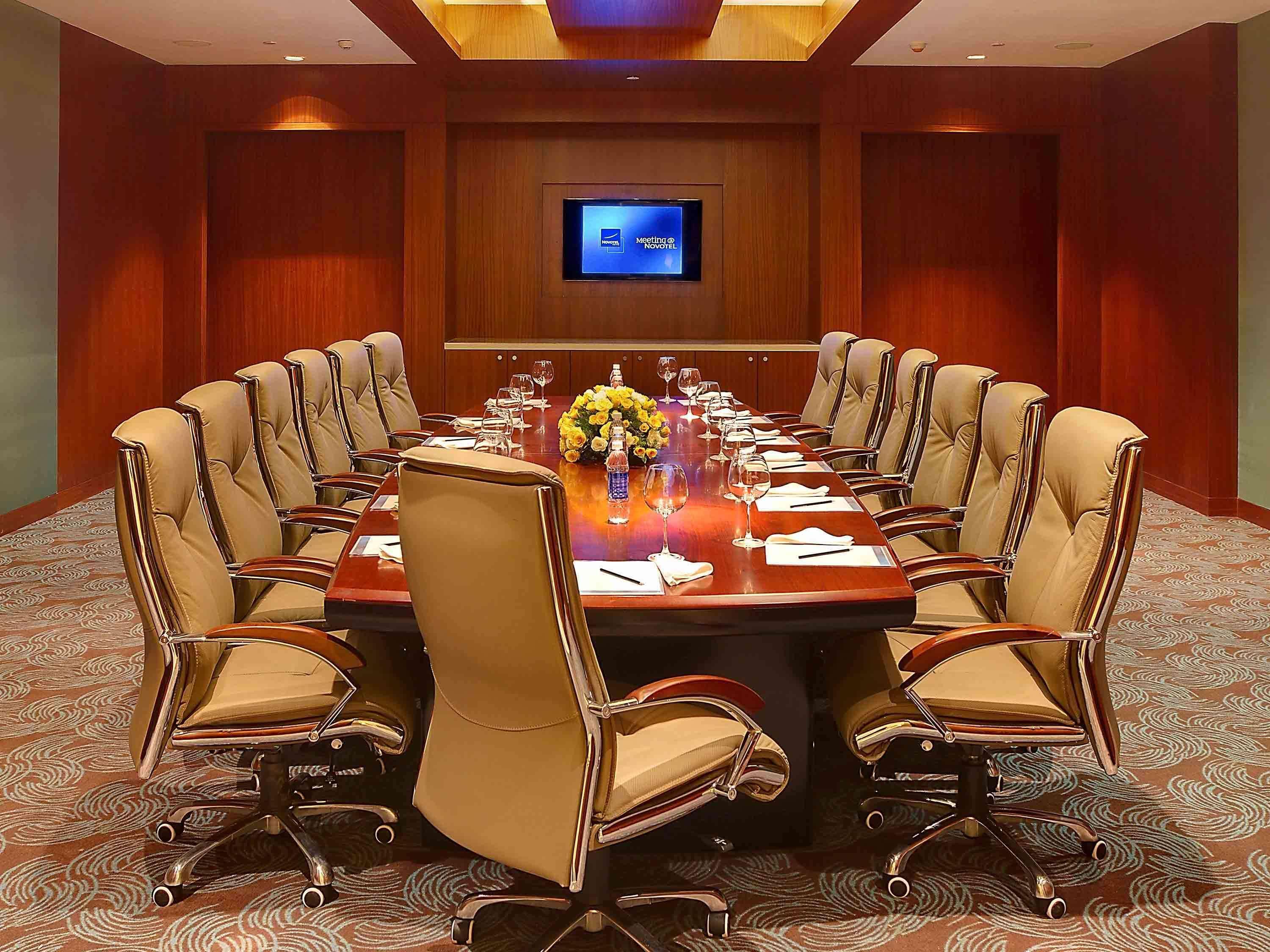 Novotel Visakhapatnam Varun Beach Exterior foto A boardroom