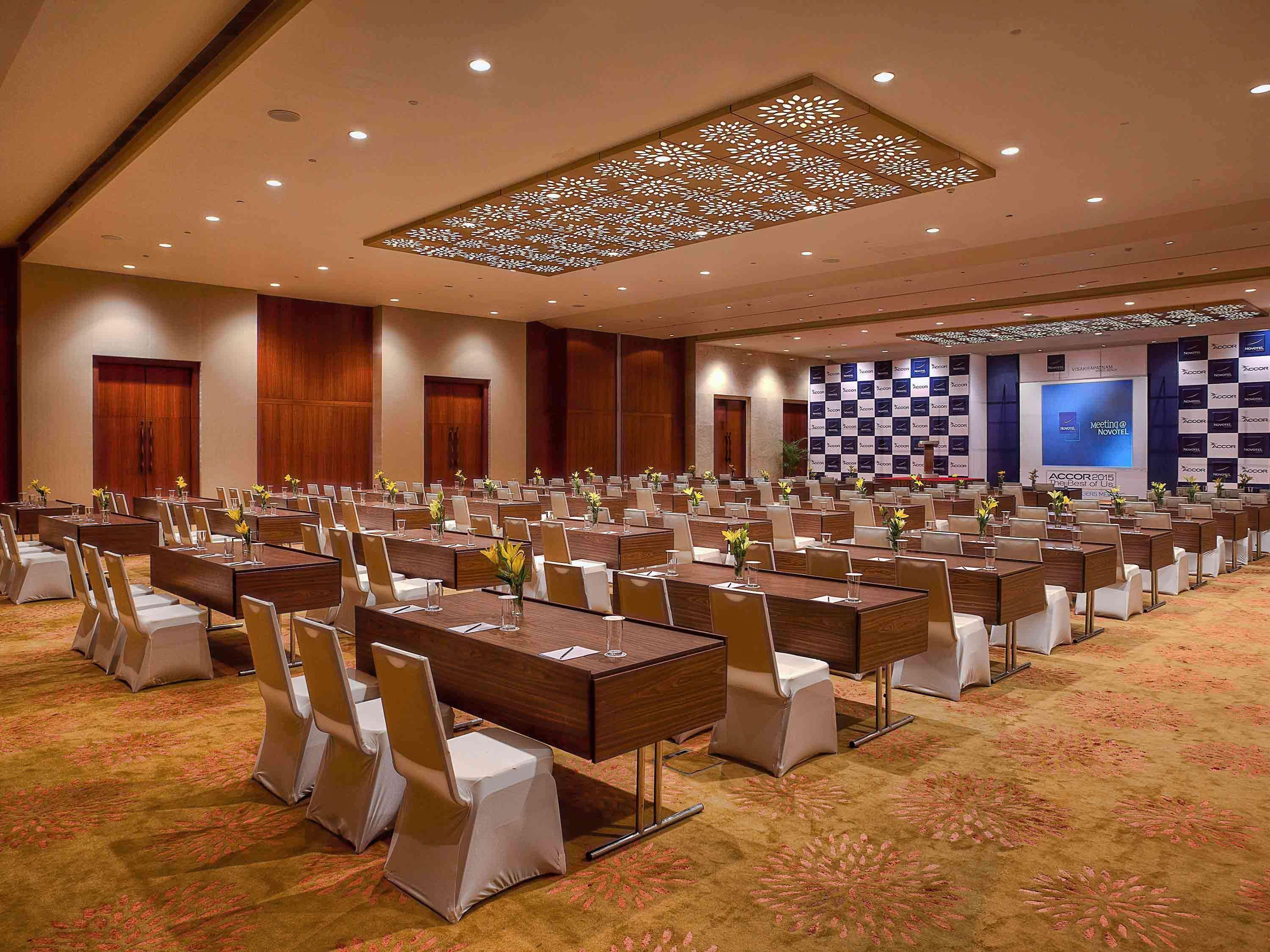 Novotel Visakhapatnam Varun Beach Exterior foto The Grand Ballroom