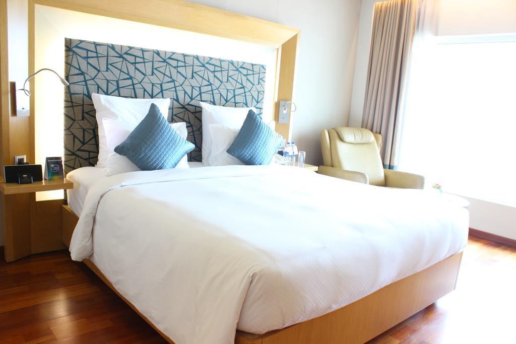 Novotel Visakhapatnam Varun Beach Exterior foto Deluxe Room