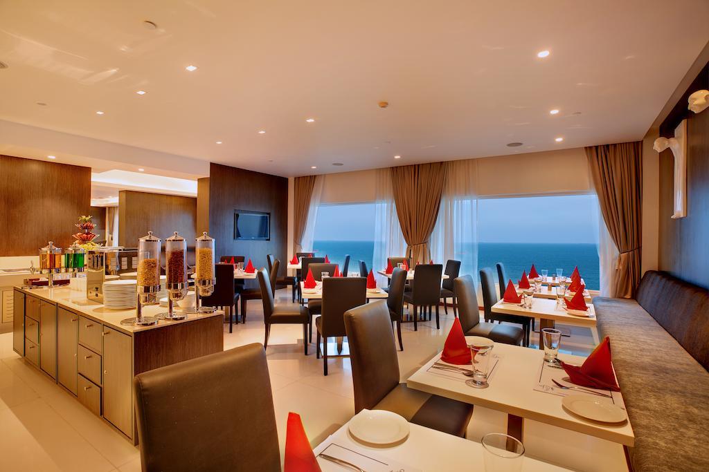 Novotel Visakhapatnam Varun Beach Exterior foto The restaurant