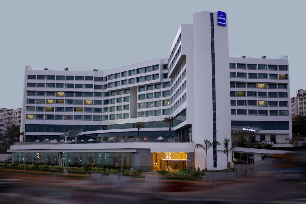 Novotel Visakhapatnam Varun Beach Exterior foto The hotel in 2011