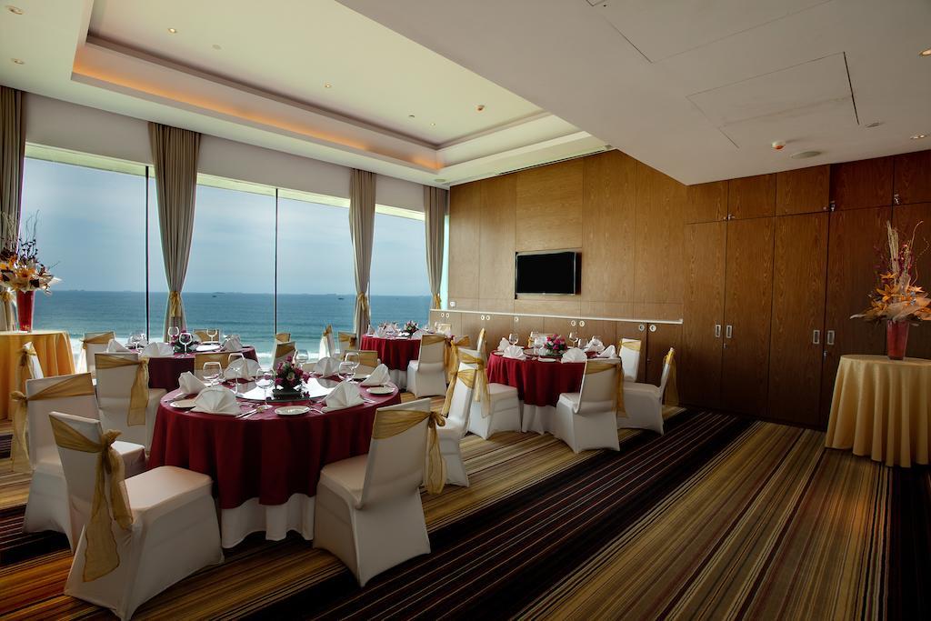 Novotel Visakhapatnam Varun Beach Exterior foto The Club Lounge