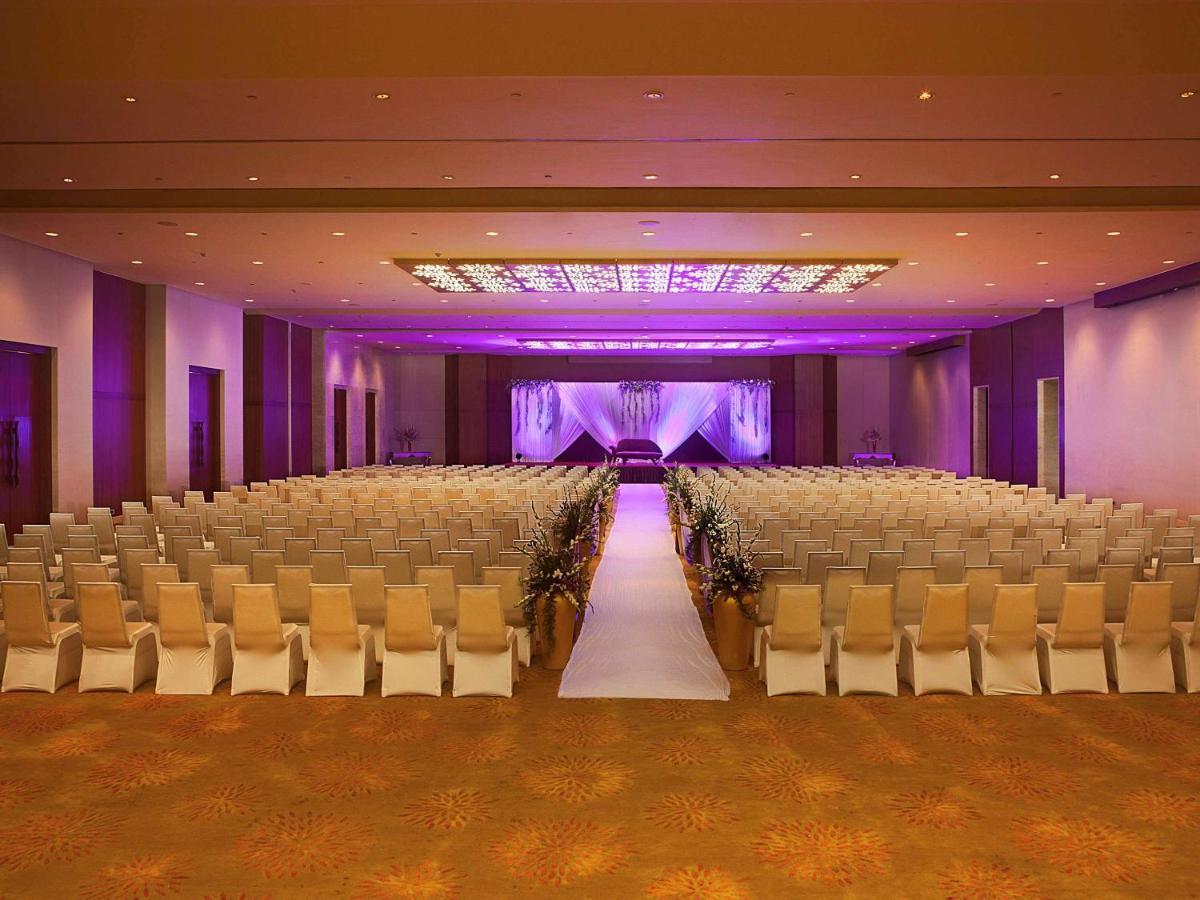 Novotel Visakhapatnam Varun Beach Exterior foto The Grand Ballroom